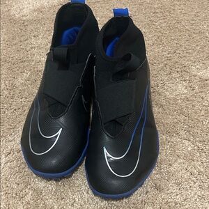 Nike Air Zoom Soccer Turfs - Big kids size 6